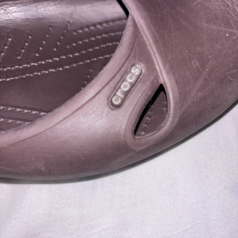 Crocs closed toe - Picture 2 of 4